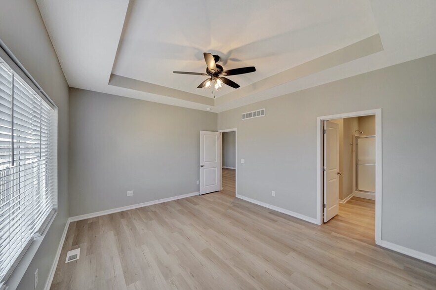 Building Photo - 9049 S 42nd St