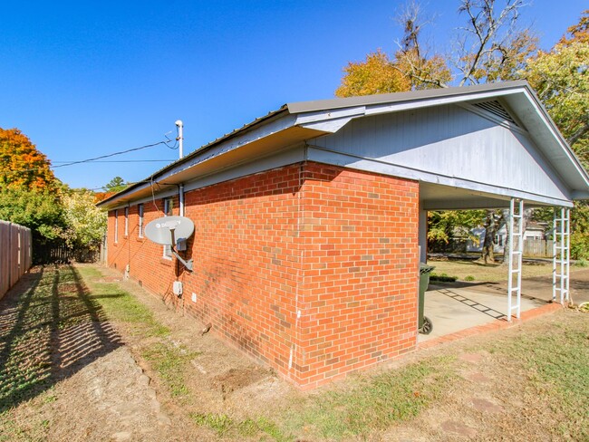 Building Photo - Nice brick home located on corner lot in A...