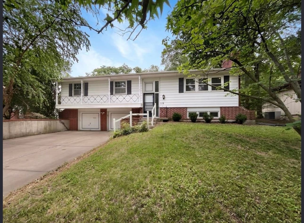 Building Photo - 119 W 104th Ter