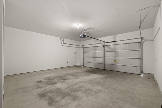 Building Photo - 15802 Celosia St