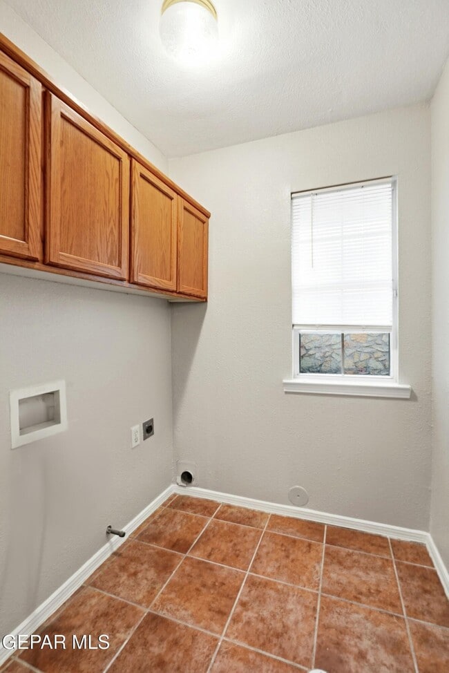 Building Photo - 7536 Le Conte Dr