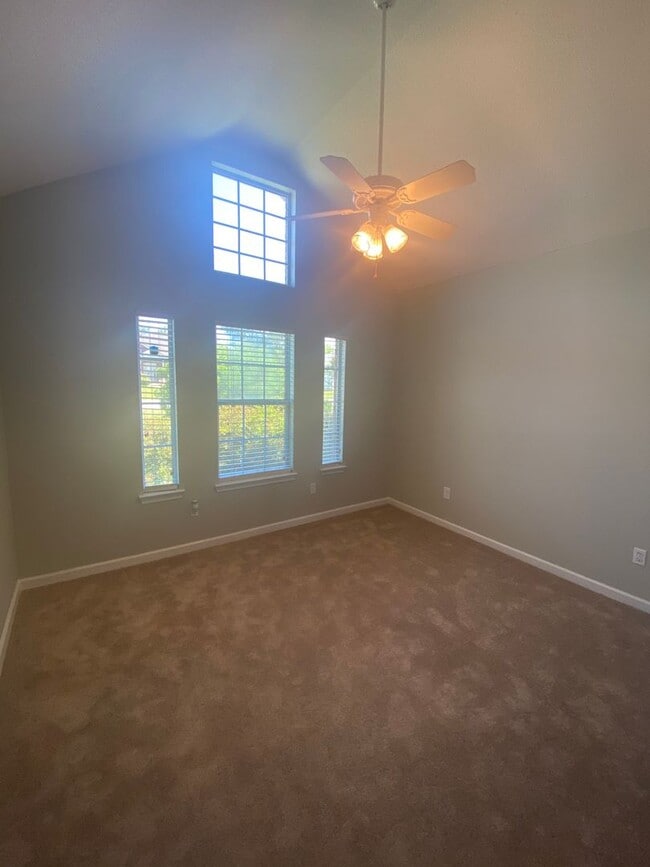 Building Photo - 601 Hidden Creek Cir