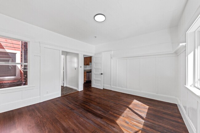 Building Photo - 318 Harriet St