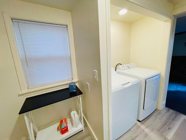 Building Photo - 17 Arch St