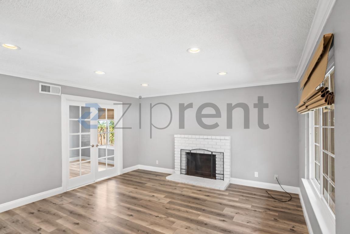 Building Photo - Unit