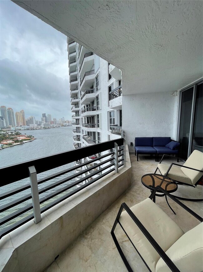 Building Photo - 19101 NE 36th Pl