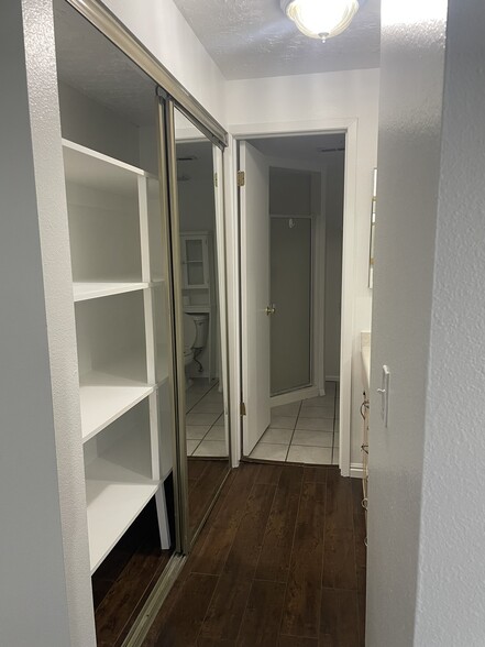 Building Photo - 1044 E Quail Park Dr