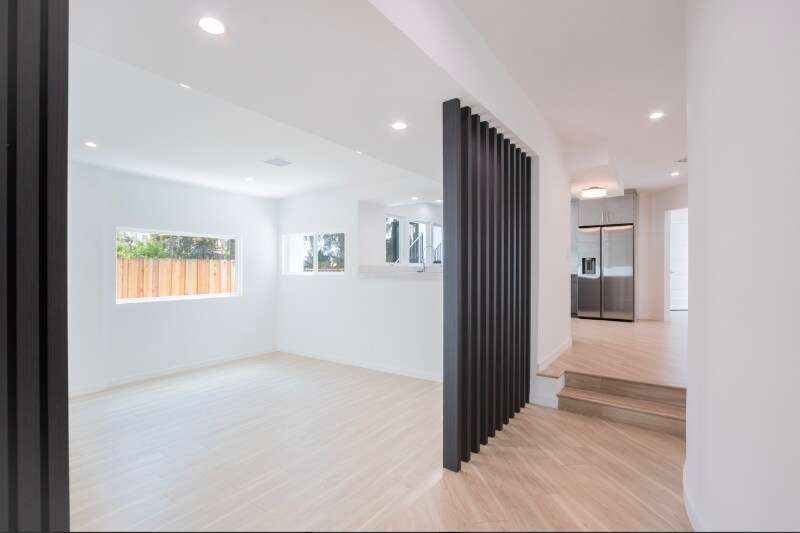 Building Photo - 1346 N Stanley Ave