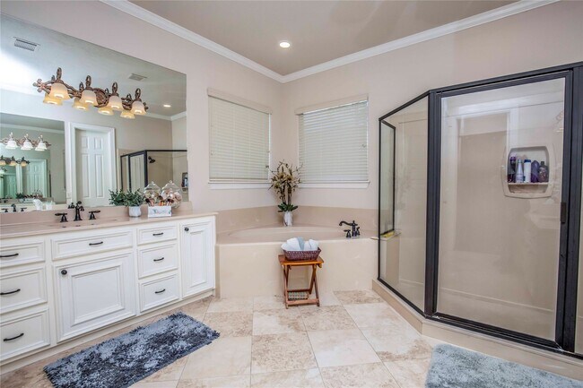 Building Photo - 25219 Hideaway Run Dr