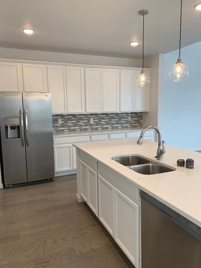 Building Photo - Beautiful Townhome In Monument With Two Ma...