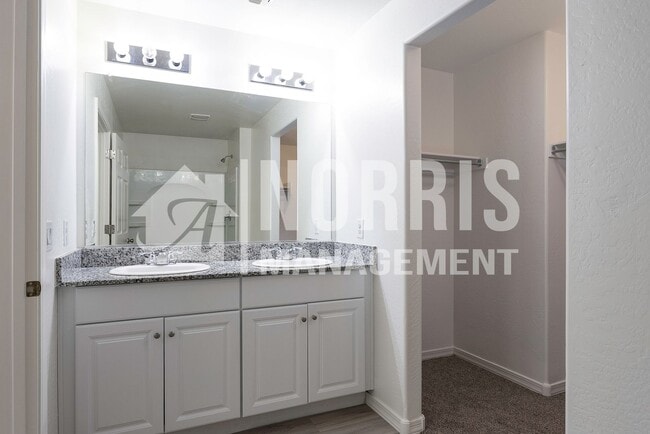 Building Photo - Beautiful Home, Perfect Location and Price
