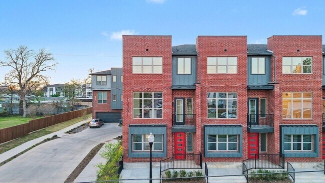 Building Photo - 2524 Havenhurst St