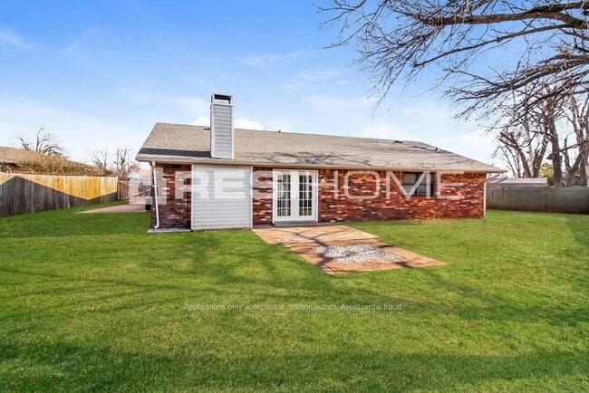 Building Photo - 5005 Oak Manor Dr