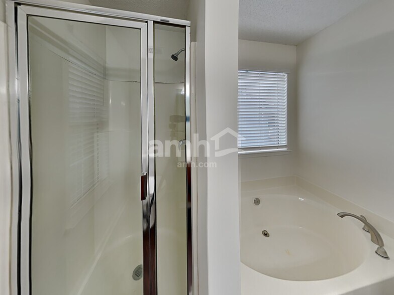 Building Photo - 5081 Poplar Glen Dr