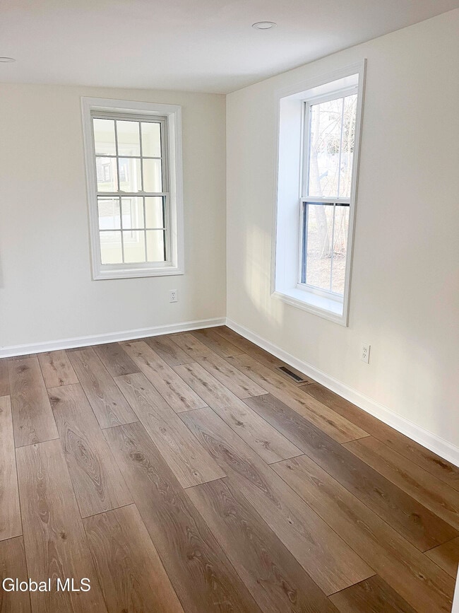 Building Photo - 34 Center St