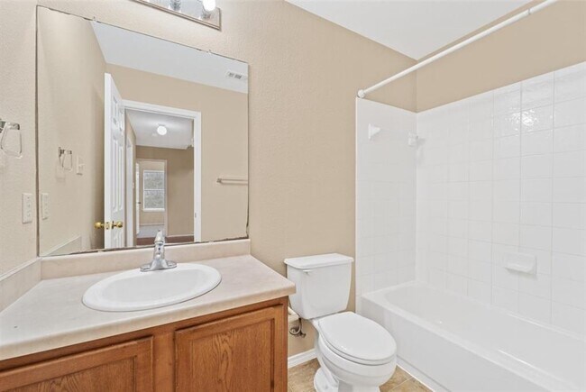 Building Photo - 909 Remington Dr