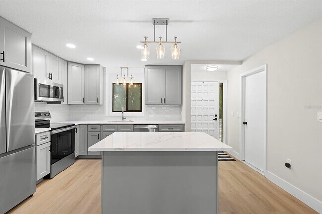 Building Photo - 805 N Clake Ave