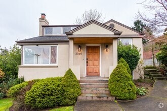 Building Photo - Beautiful 4 Bedroom Home in Queen Anne!