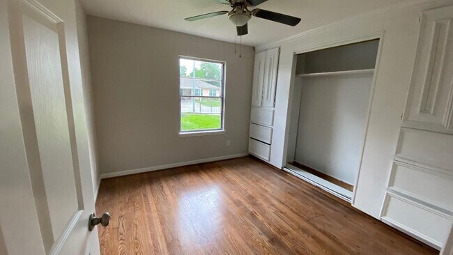 Building Photo - 2406 Rosemead Dr