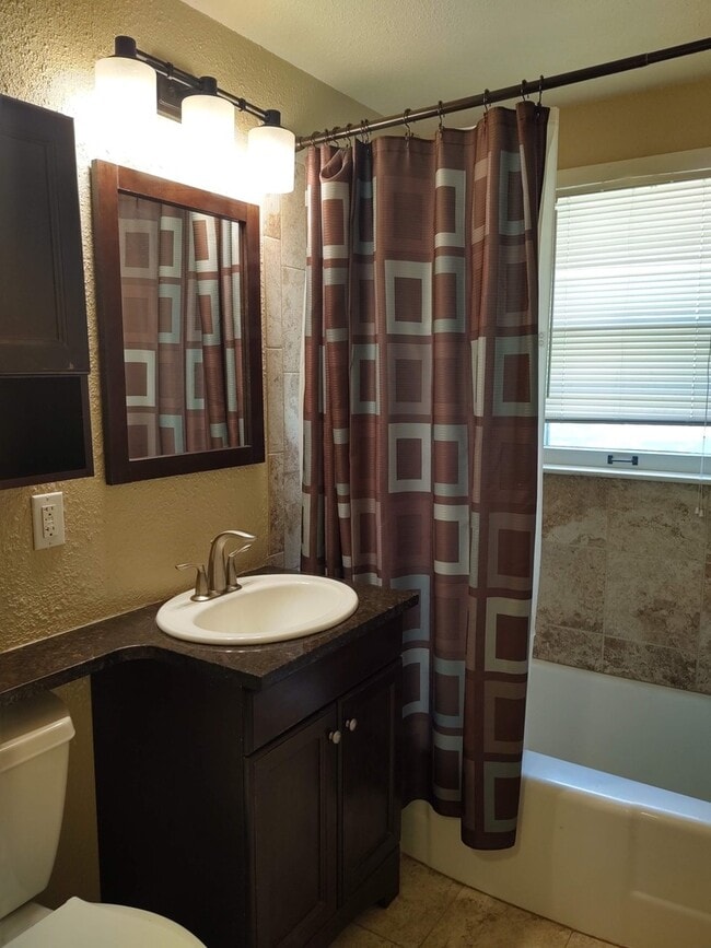 Building Photo - ALL PROSPECTIVE TENANTS MUST SUBMIT A $58 NON-REFUNDABLE APPLICATION FEE PER APPLICANT ONLINE AND...