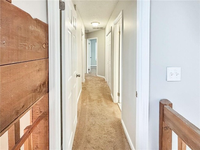 Building Photo - 1543 Hillhaven Dr