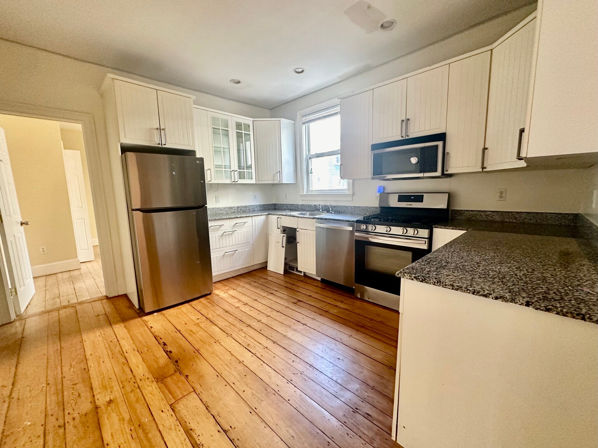 Building Photo - 731 Parker St