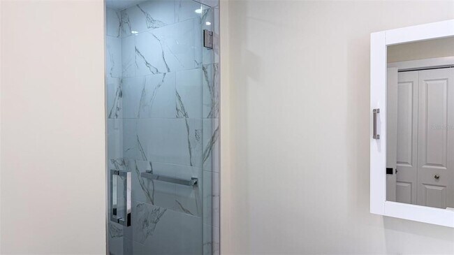 Building Photo - 1 Beach Dr SE