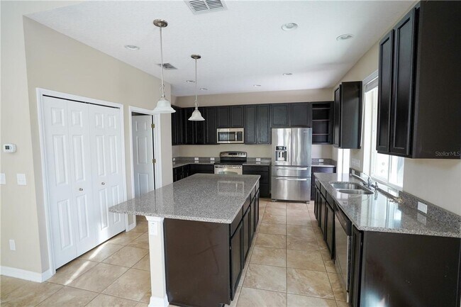 Building Photo - Beautiful 4BR/3.5BA Home with Dual Primary Suites in Harmony for Rent!