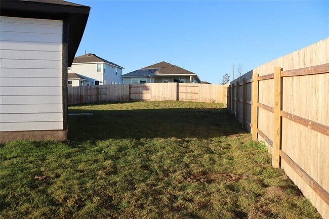 Building Photo - 225 Graver St