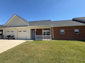 Building Photo - 2 bed, 1 bath unit for rent!