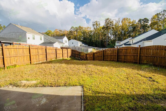 Building Photo - 3 Bedroom, 2.5 Bath in The Bluefield Commu...