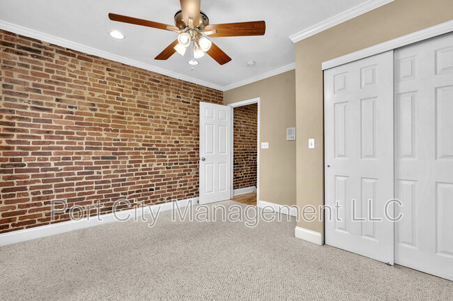 Building Photo - 131 S Bouldin St