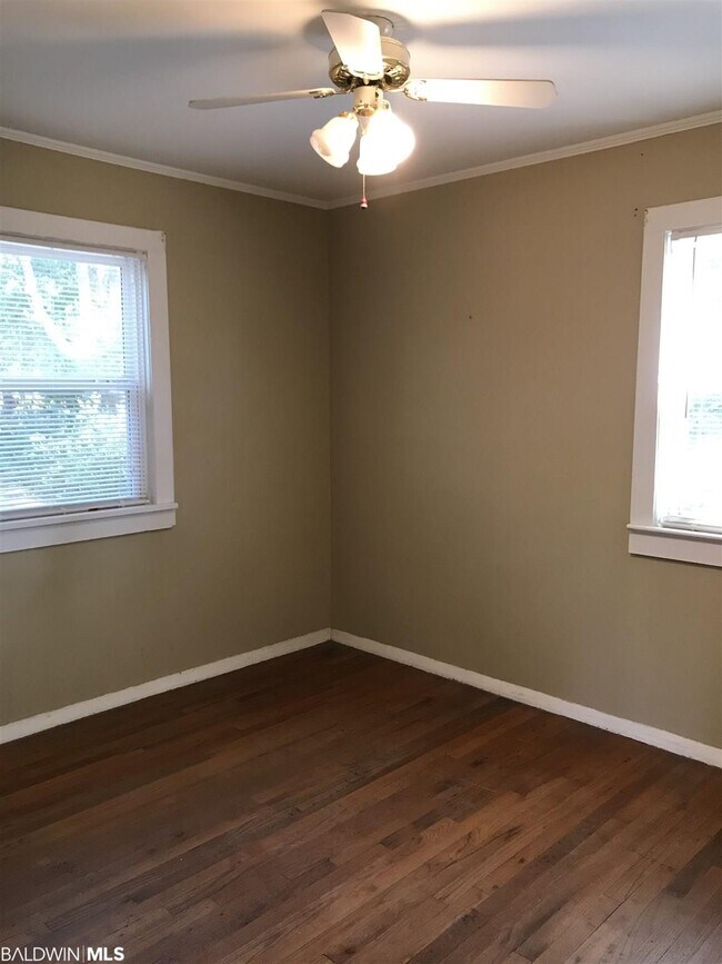 Building Photo - 523 Stimpson Ave