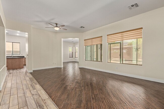 Building Photo - 3 Bedroom with Den in Chandler