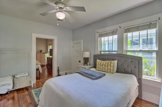Building Photo - Adorable Bungalow in Highly Sought-After C...