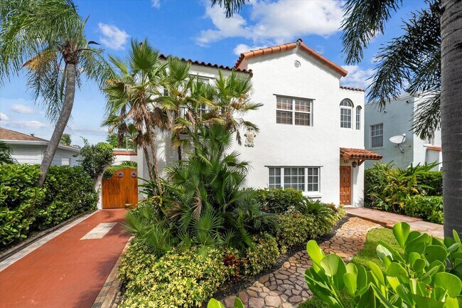 Building Photo - 221 Greymon Dr