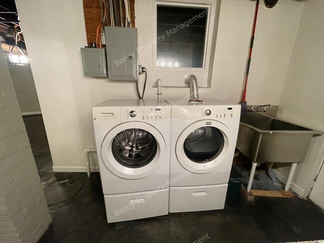 Building Photo - 1458 Cherokee Rd