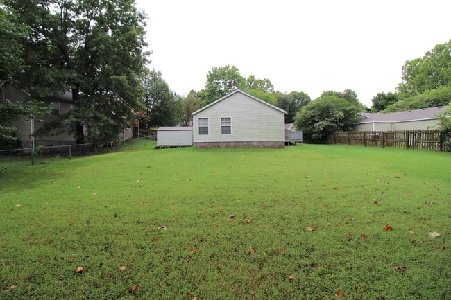 Building Photo - 3152 Parkway Dr