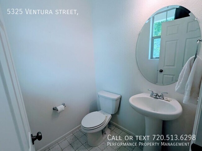 Building Photo - 5325 Ventura St