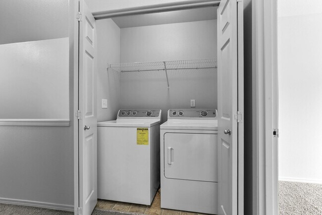 Building Photo - New Price!! Available NOW Hillsboro End Unit Townhome Minutes to Intel Jones Farm, Costco, Parks ...