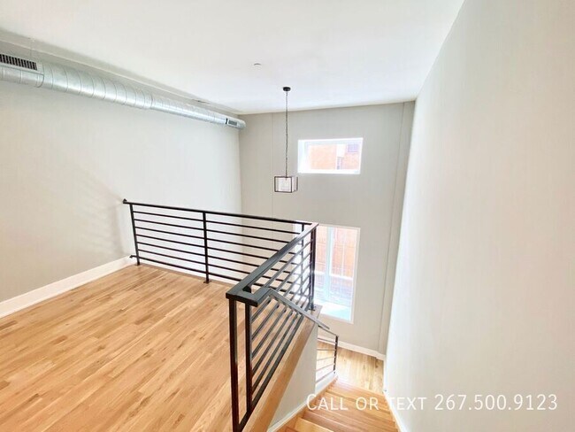 Building Photo - 1523 W Girard Ave