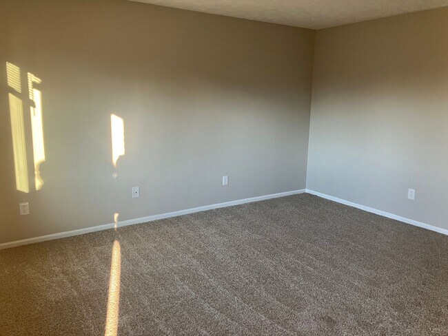 Building Photo - 2 Bedroom and 1.5 Bath Townhome - Troy, Ohio!