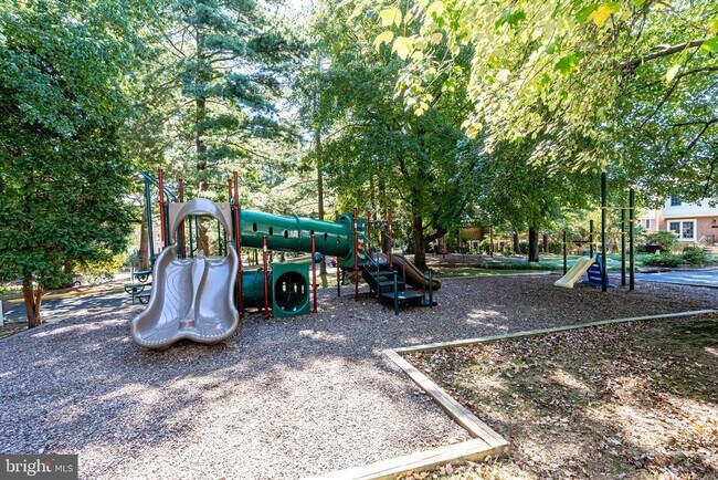 Building Photo - 2186 Golf Course Dr