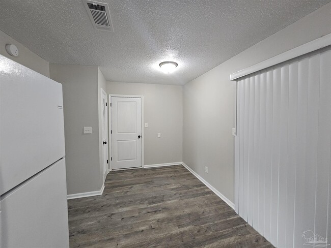 Building Photo - 2958 Sky Crest Dr