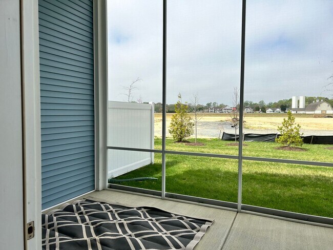 Building Photo - Large Townhome in Governors - East of Rout...