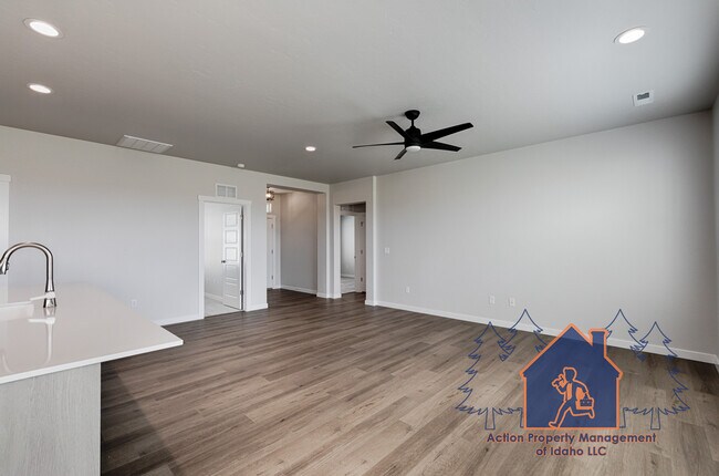 Building Photo - 18405 N Sweet William Ave