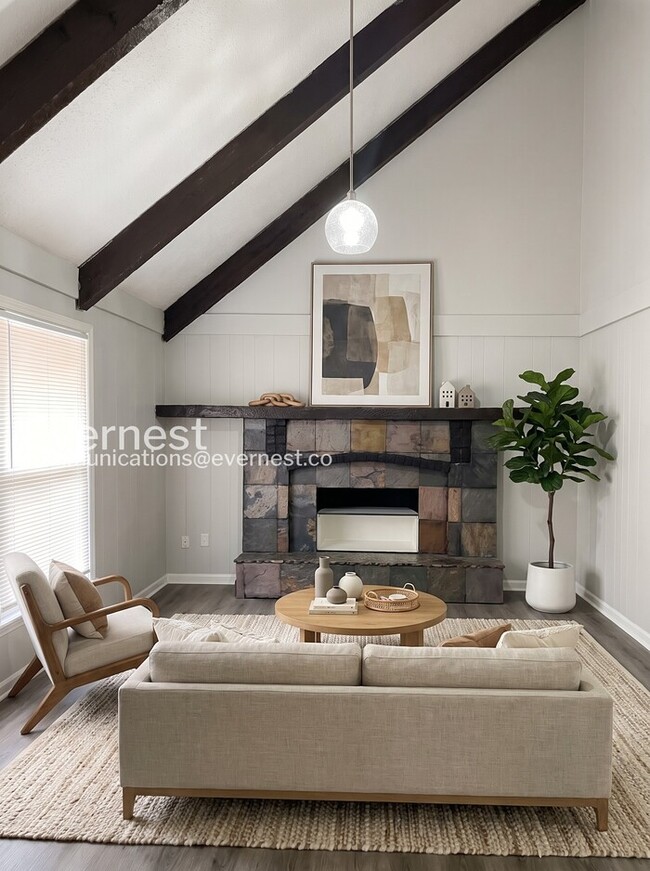 Building Photo - 4 Bed, 2 Bath Home with Garage / Pet-Friendly / Coming Soon!
