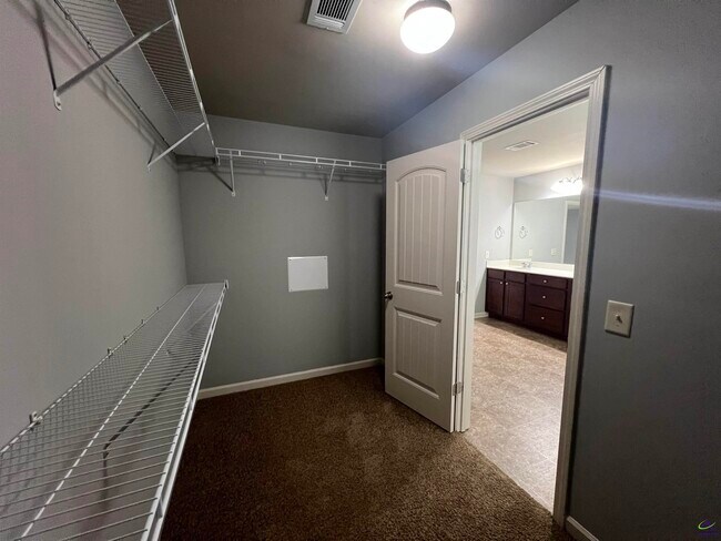 Building Photo - 204 Arden Dr