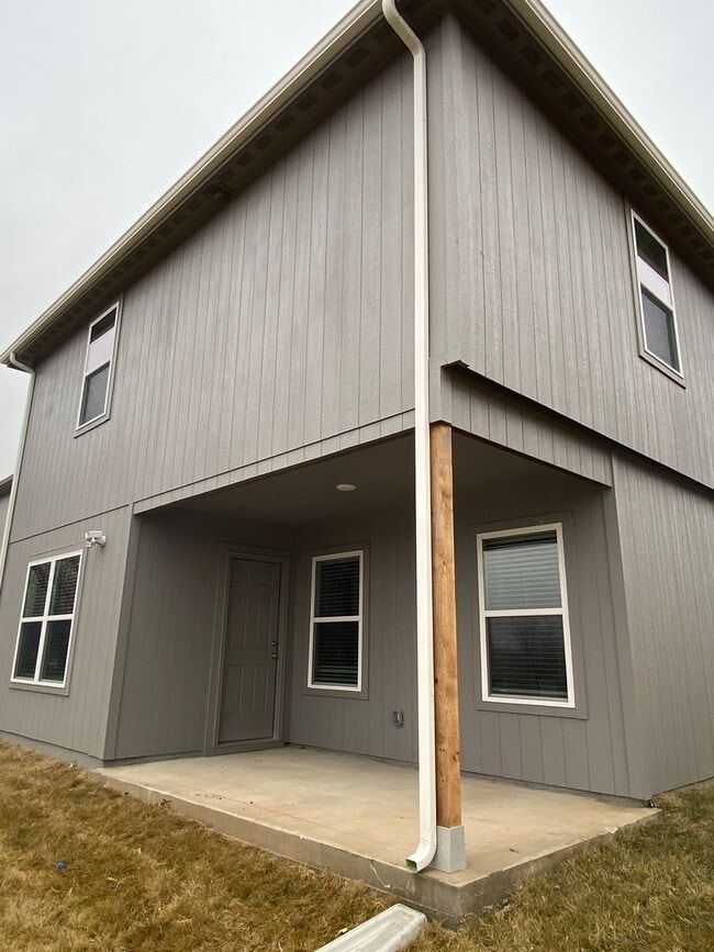 Building Photo - PRE-LEASING NOW — Modern 3-Bedroom | 2.5-Bath Living in Spring Hill