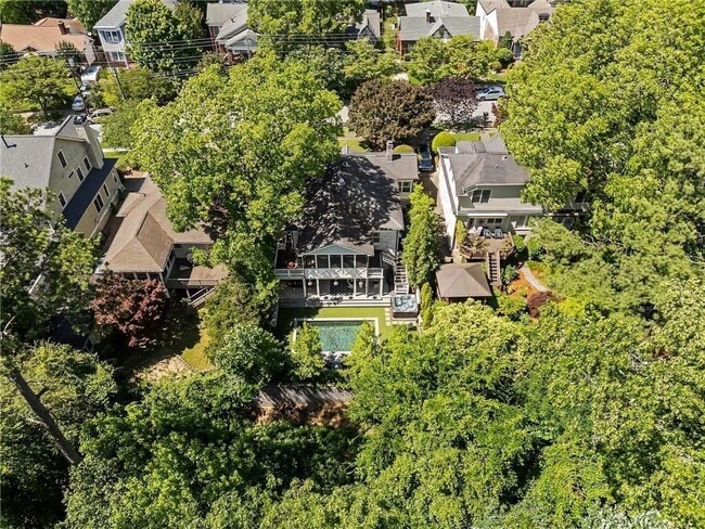 Building Photo - 663 Yorkshire Rd NE